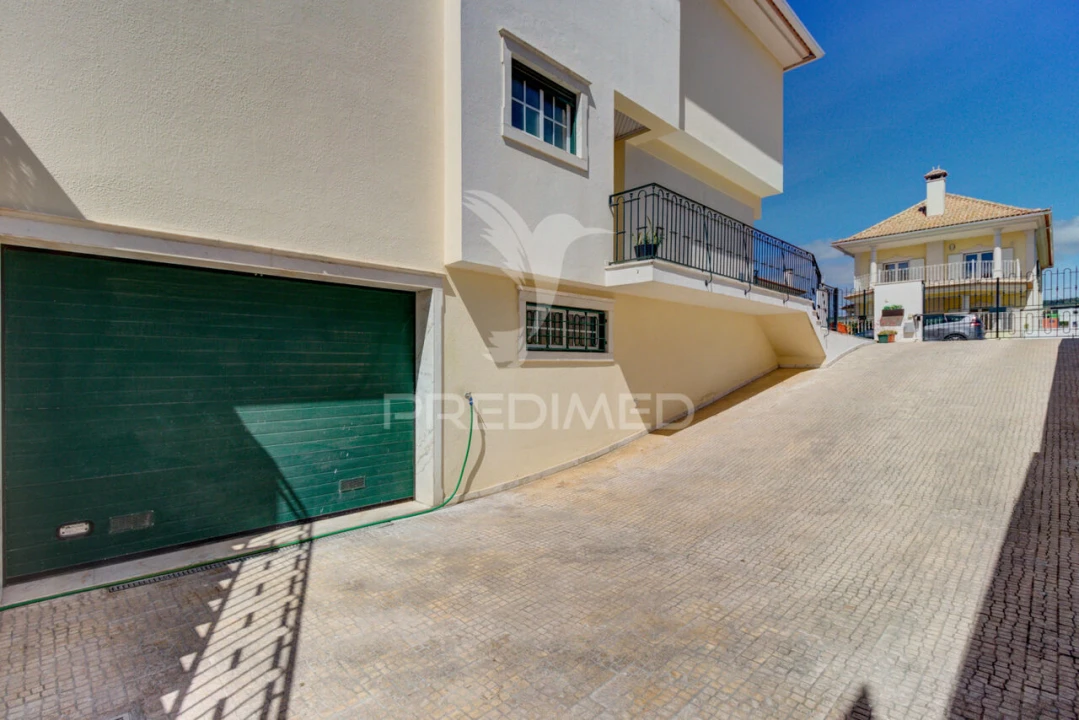 Moradia T5 para Venda em Vialonga Foto 31