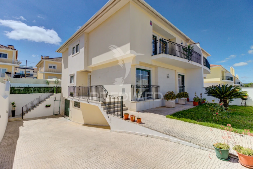 Moradia T5 para Venda em Vialonga Foto 34