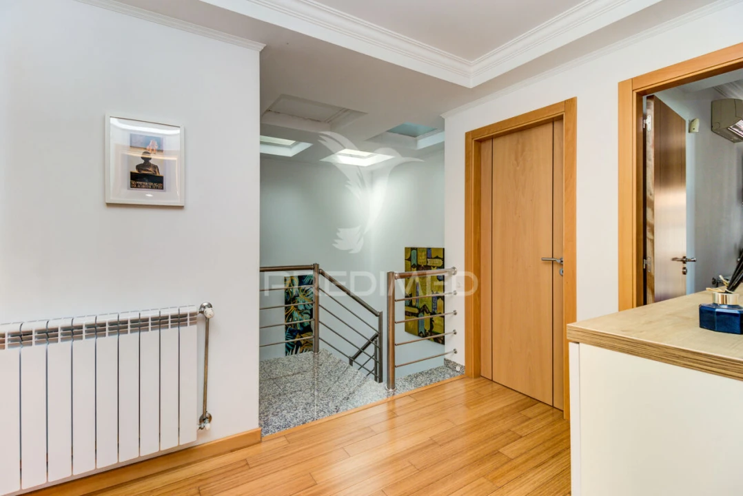 Moradia T5 para Venda em Vialonga Foto 19