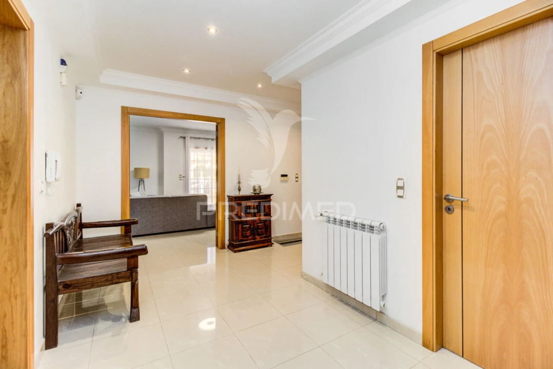 Moradia T5 para Venda em Vialonga Foto 14