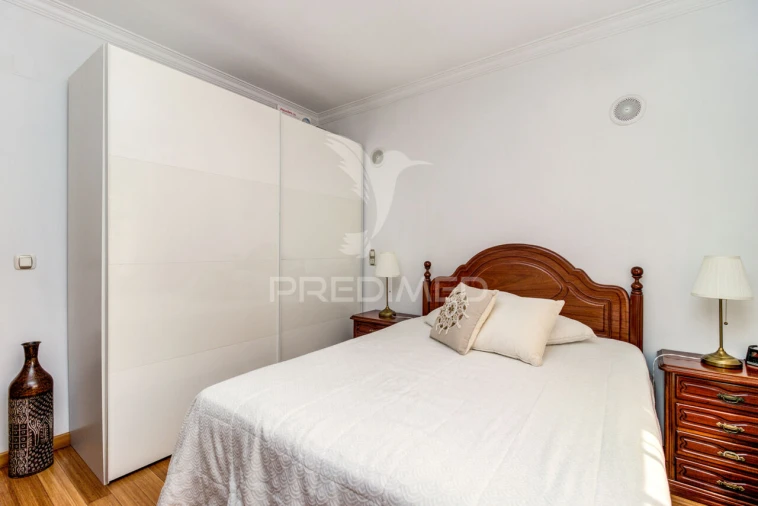 Moradia T5 para Venda em Vialonga Foto 16