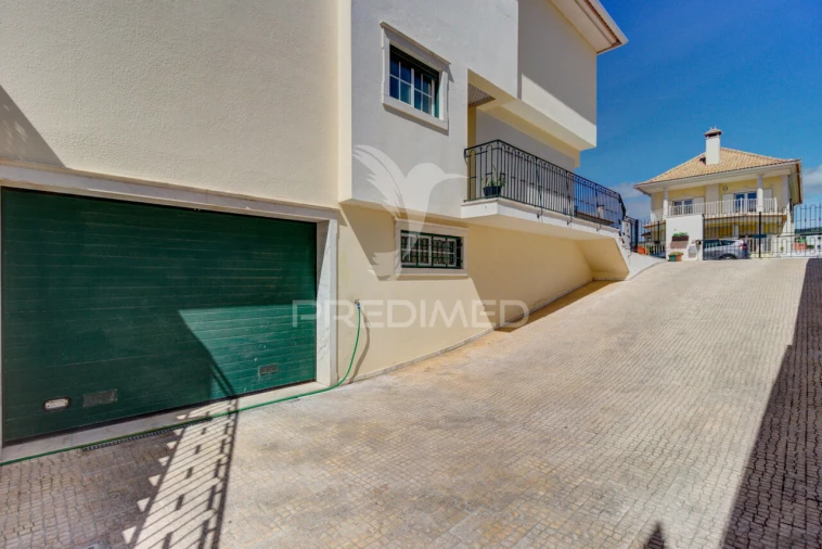 Moradia T5 para Venda em Vialonga Foto 31