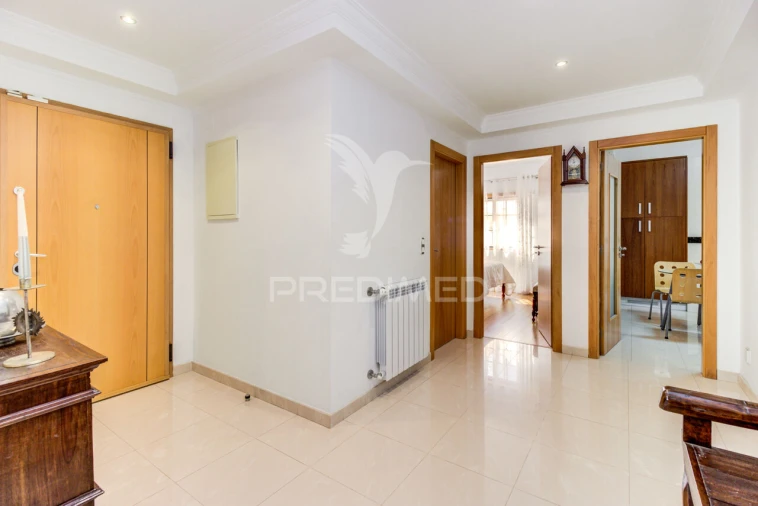 Moradia T5 para Venda em Vialonga Foto 6