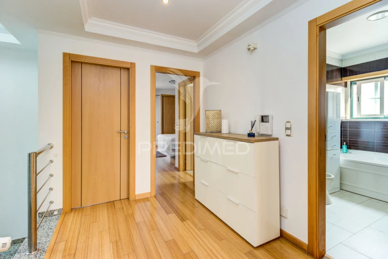 Moradia T5 para Venda em Vialonga Foto 23