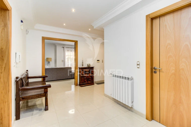 Moradia T5 para Venda em Vialonga Foto 14