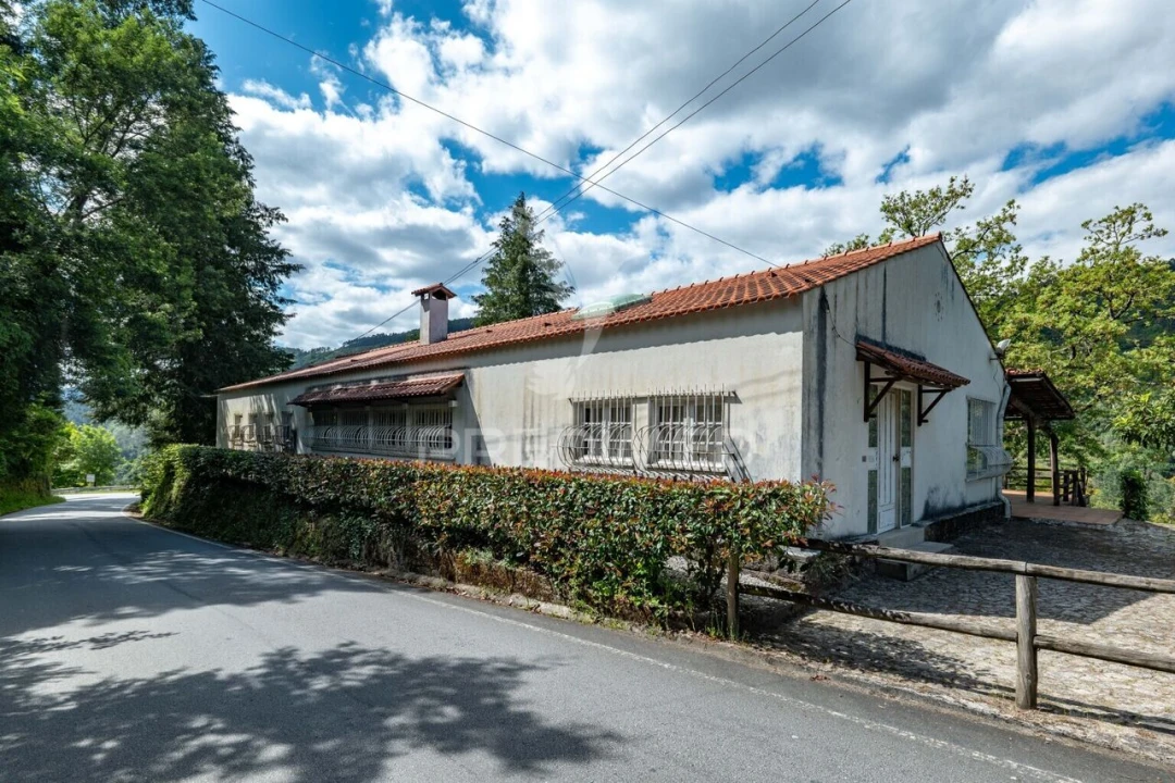 Moradia T4 para Venda em Salamonde Foto 4