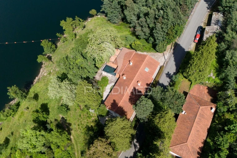 Moradia T4 para Venda em Salamonde Foto 2