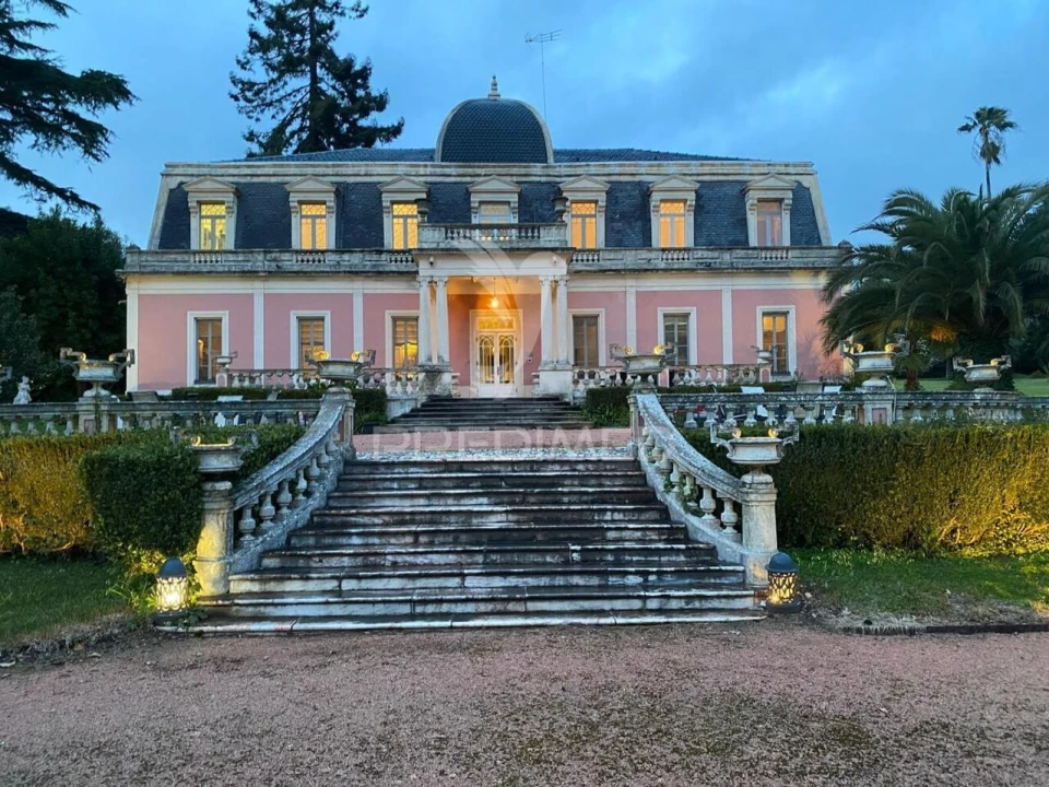 Moradia T8 para Venda em Assunção, Ajuda, Salvador e Santo Ildefonso Foto 1