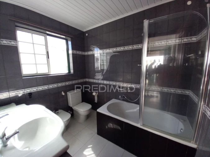 Moradia T4 para Venda em Praia da Vitoria (Santa Cruz) Foto 10