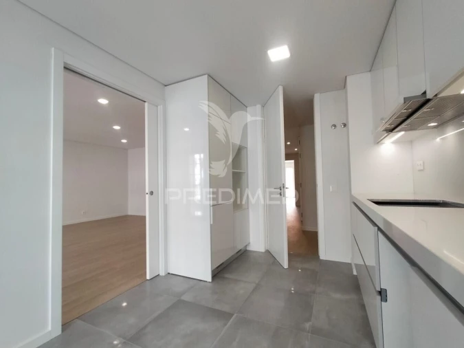 Apartamento T3 para Venda em Águas Livres Foto 2