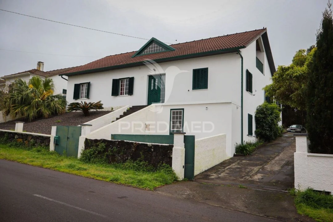 Moradia T5 para Venda em Madalena Foto 3