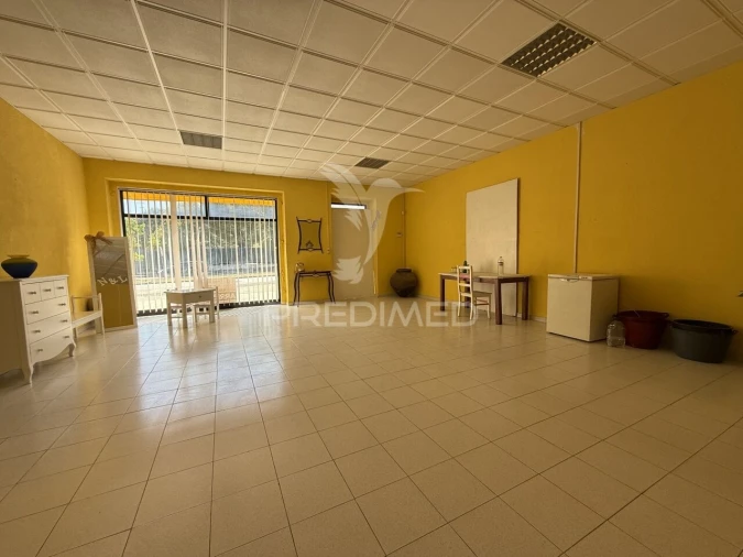 Loja para Arrendamento em Pernes Foto 8