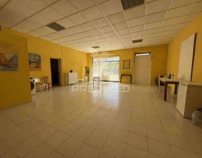 Loja para Arrendamento em Pernes Foto 4