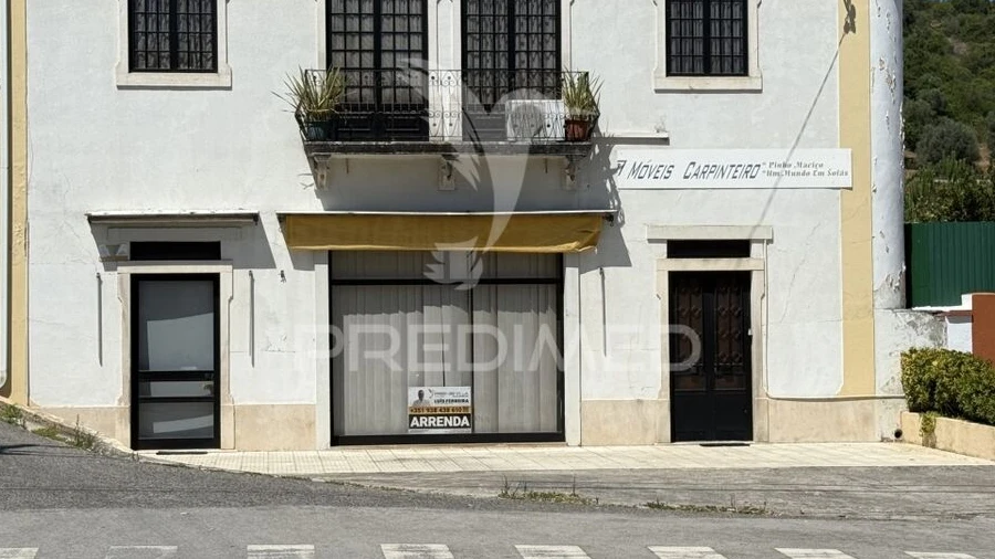 Loja para Arrendamento em Pernes