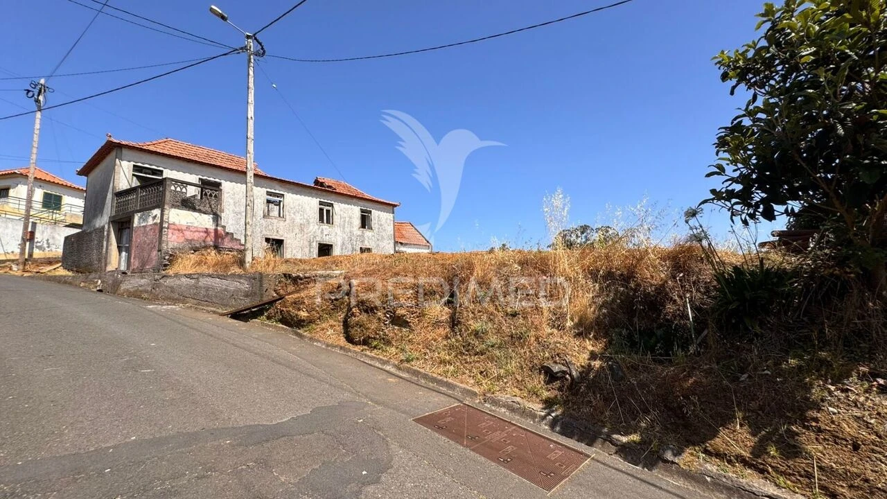 Moradia T4 para Venda em Prazeres Foto 2