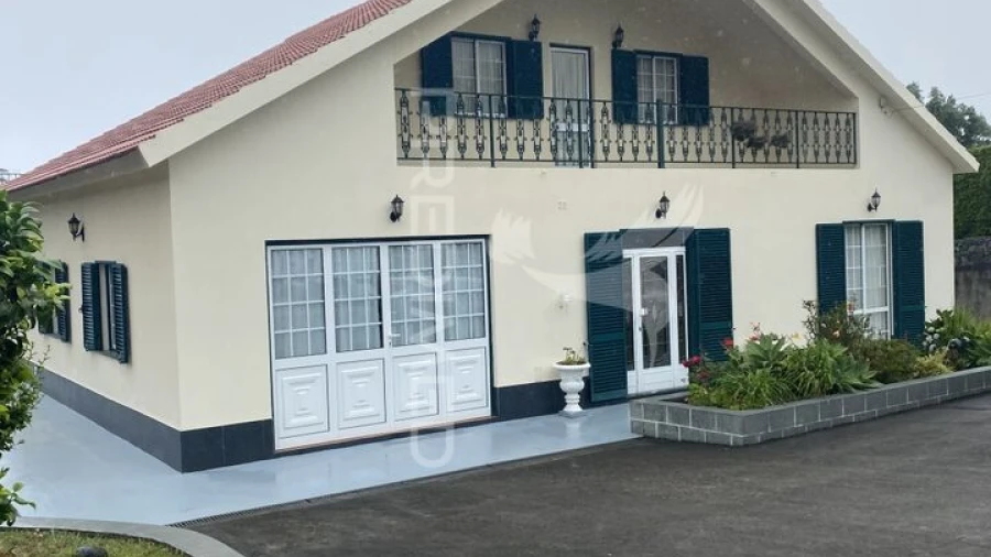 Moradia T3 para Venda em Urzelina (São Mateus)