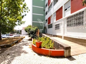 Apartamento T4 para Venda em Alvalade