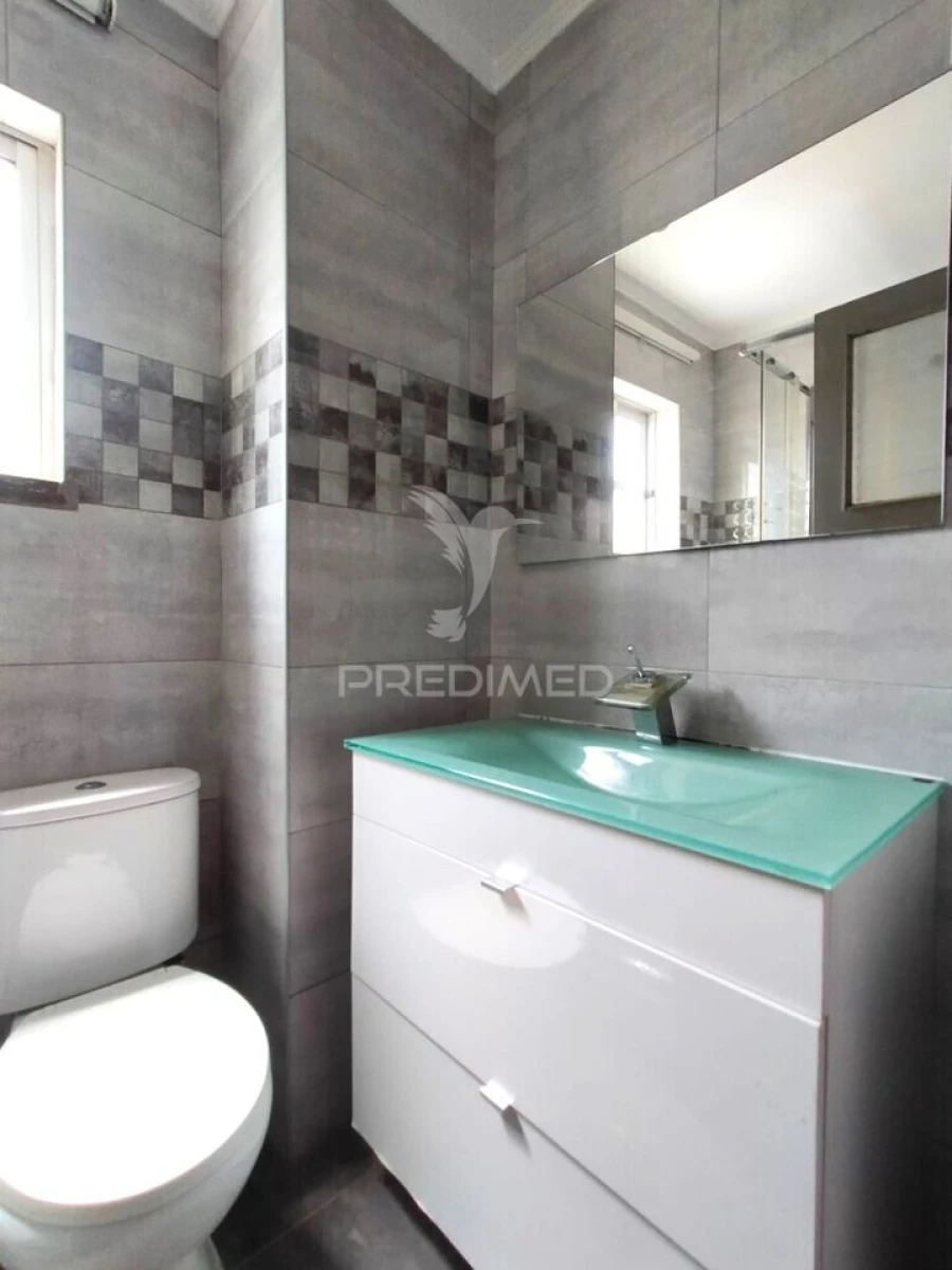 Apartamento T4 para Venda em Alvalade Foto 13