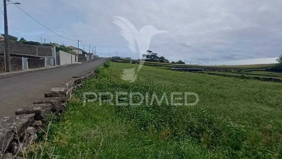Terreno para Venda em Praia da Vitoria (Santa Cruz)
