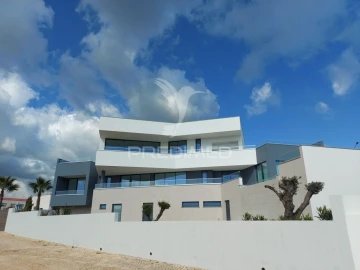 Moradia T4 para Venda em Lagos (São Sebastião e Santa Maria)