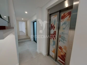 Moradia T4 para Venda em Lagos (São Sebastião e Santa Maria)