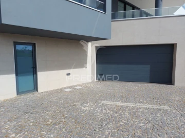 Moradia T4 para Venda em Lagos (São Sebastião e Santa Maria)