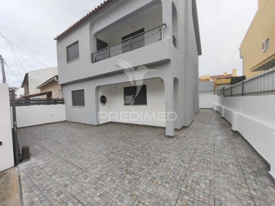 Moradia T5 para Venda em Amora Foto 1