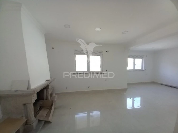 Moradia T5 para Venda em Amora Foto 4