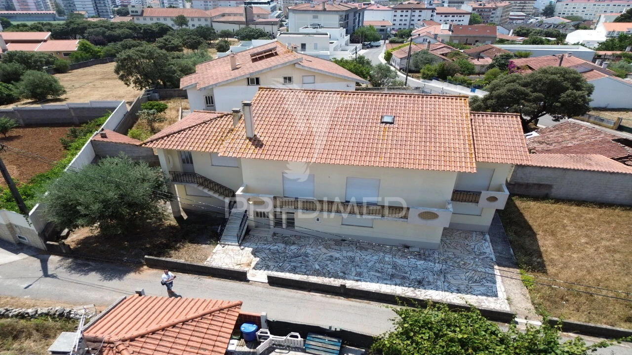 Moradia T6 para Venda em Fatima Foto 2