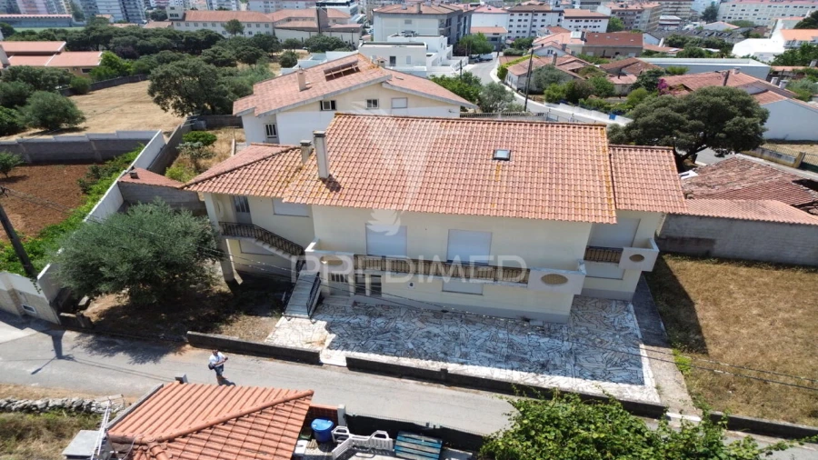 Moradia T6 para Venda em Fatima Foto 2