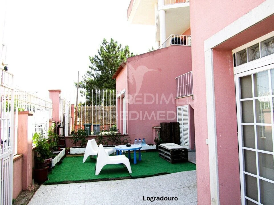 Moradia T5 para Venda em Amora Foto 36