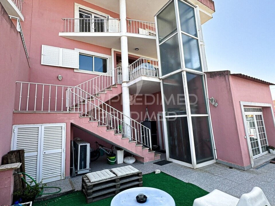 Moradia T5 para Venda em Amora Foto 3