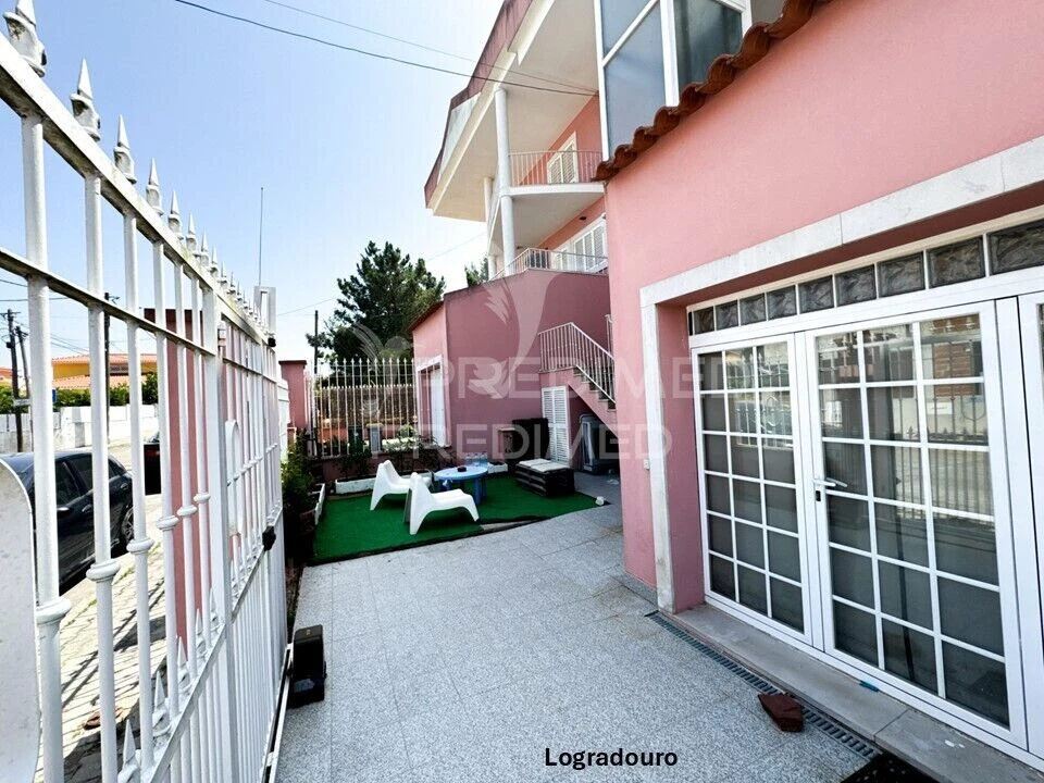 Moradia T5 para Venda em Amora Foto 32