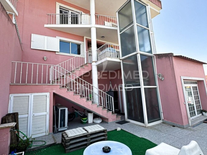 Moradia T5 para Venda em Amora Foto 3