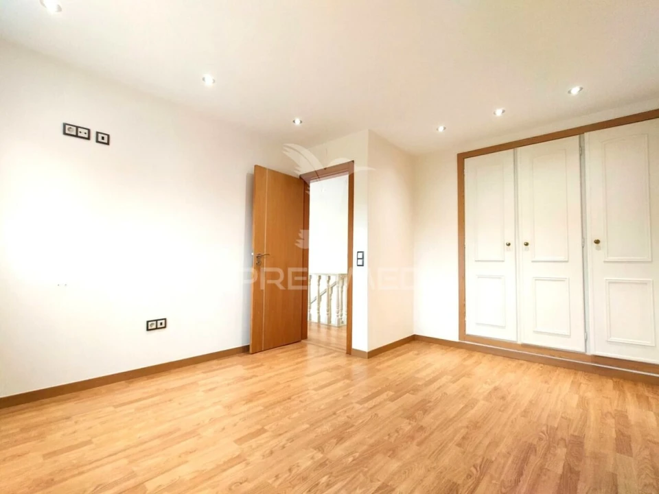 Moradia T6 para Venda em Bidoeira de Cima Foto 17