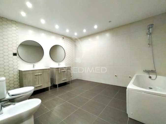 Moradia T6 para Venda em Bidoeira de Cima Foto 20