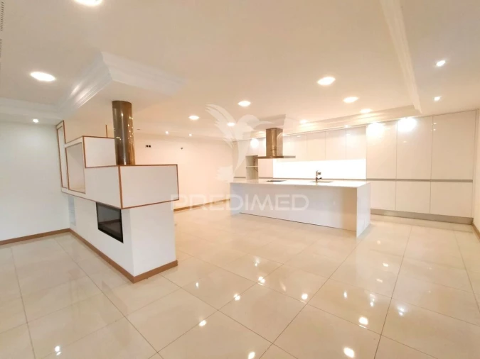 Moradia T6 para Venda em Bidoeira de Cima Foto 8