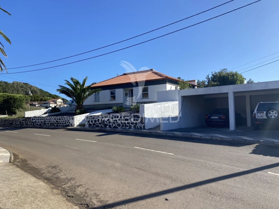 Moradia T3 para Venda em Topo (Nossa Senhora do Rosario) Foto 2