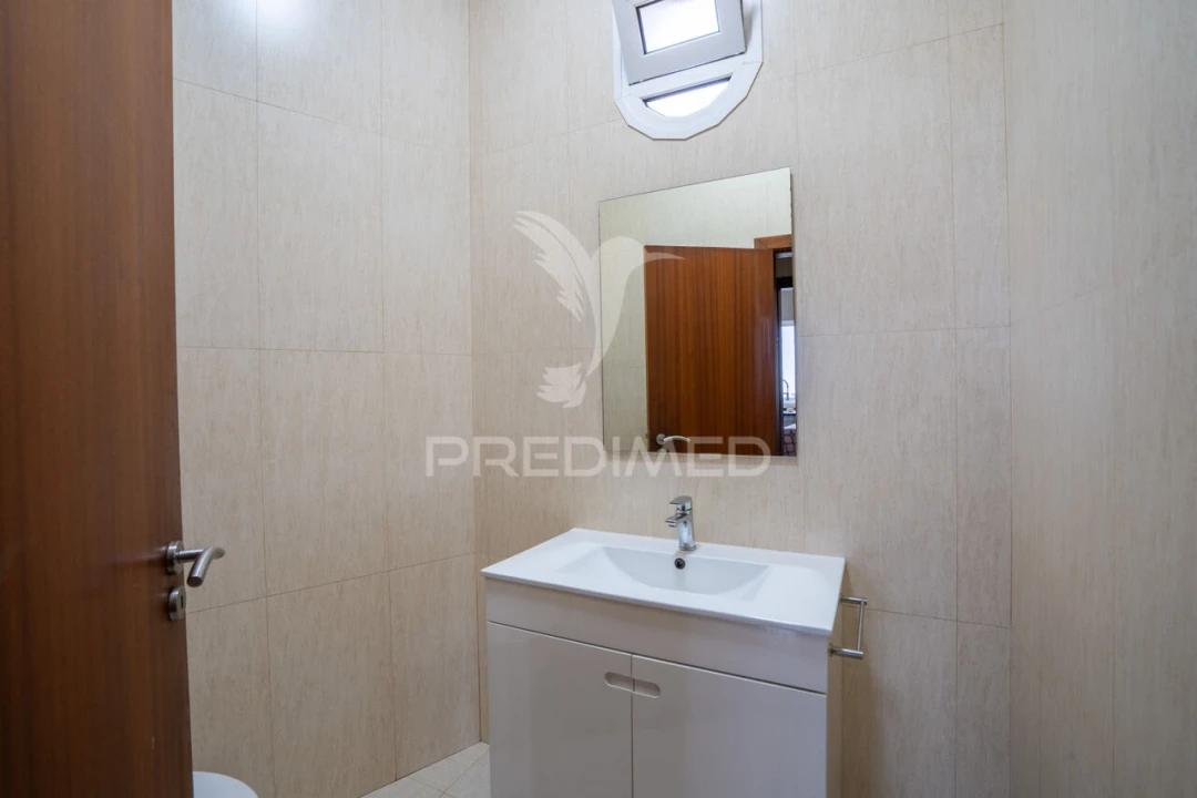 Moradia T3 para Venda em Santo Antonio Foto 9