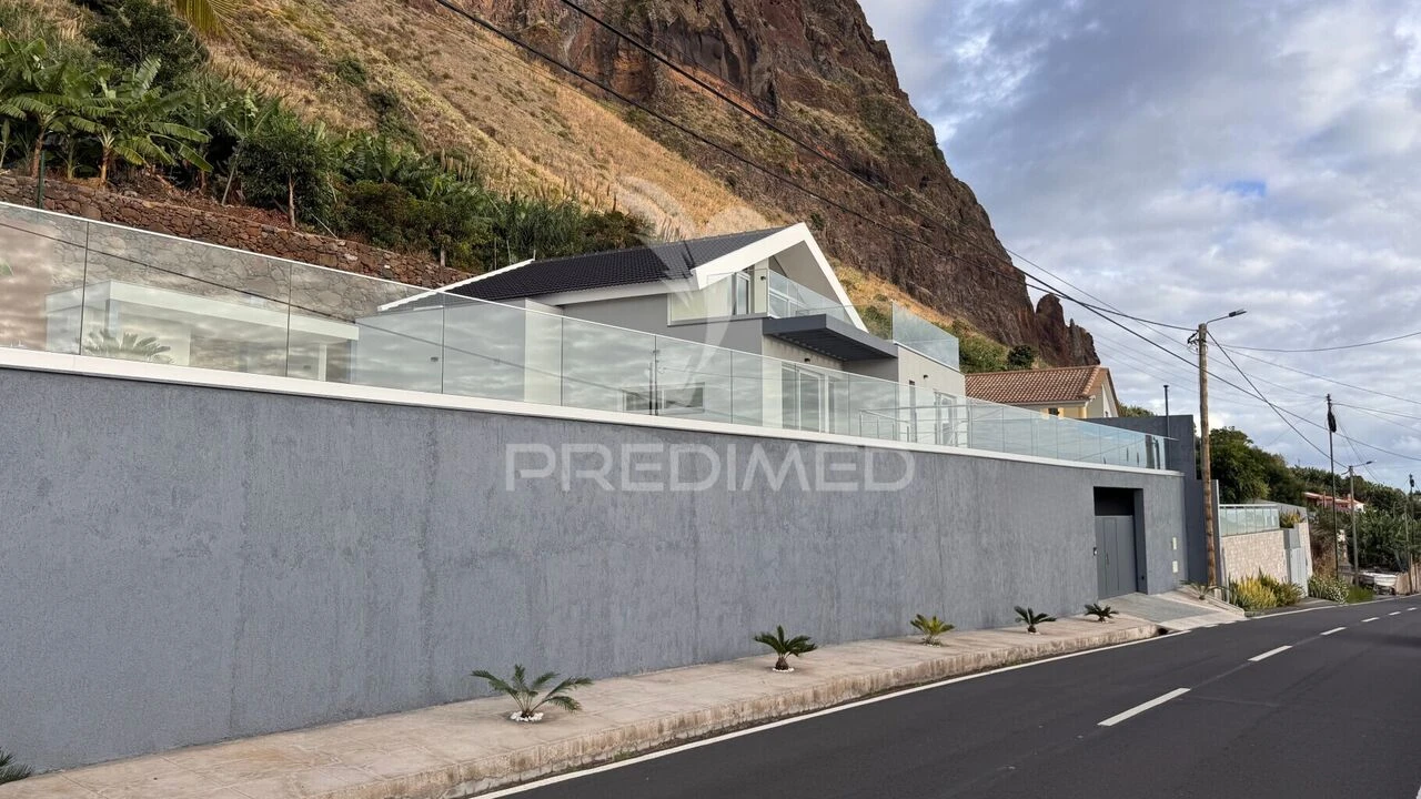 Moradia T4 para Venda em Paul do Mar Foto 10