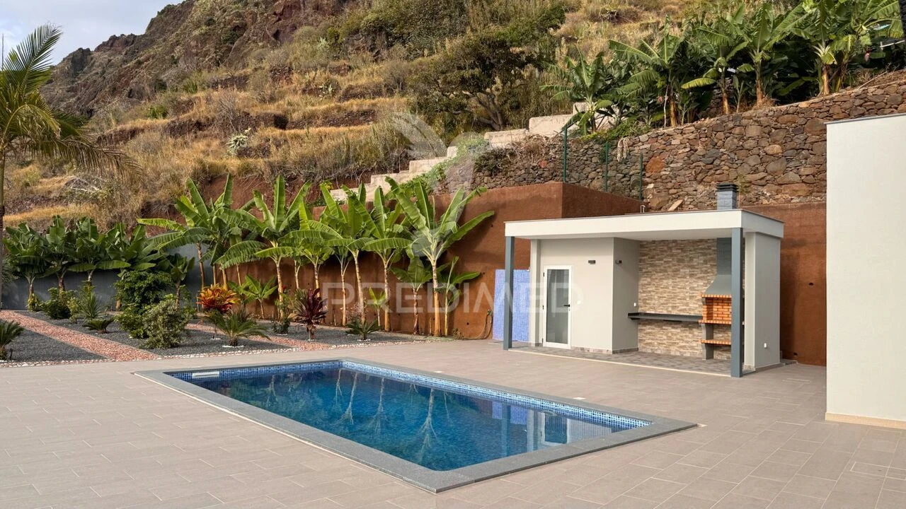 Moradia T4 para Venda em Paul do Mar Foto 3