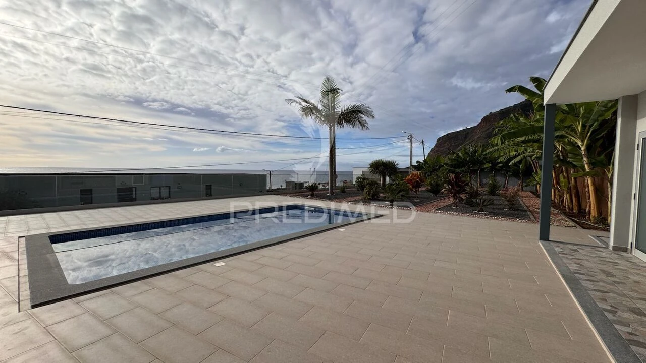 Moradia T4 para Venda em Paul do Mar Foto 2