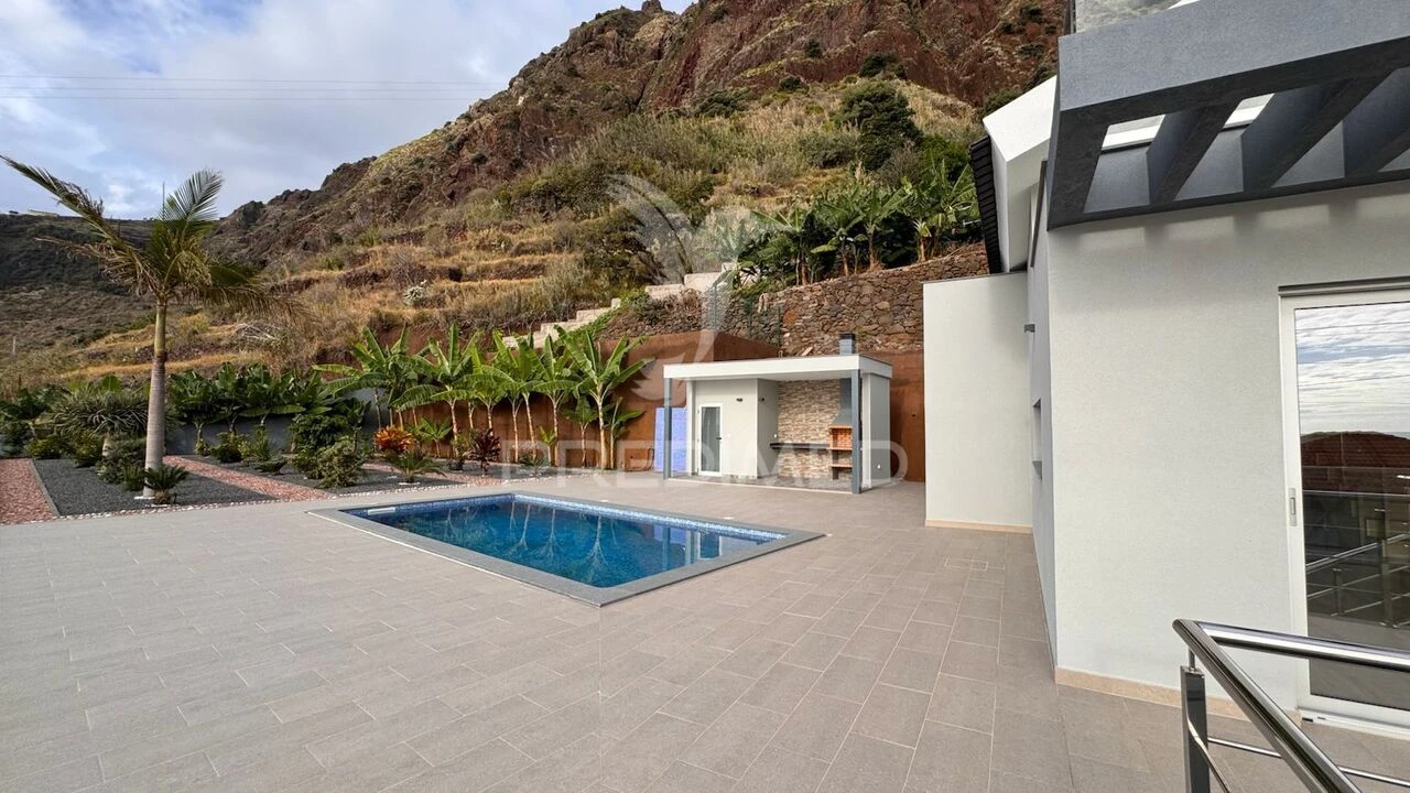 Moradia T4 para Venda em Paul do Mar Foto 6