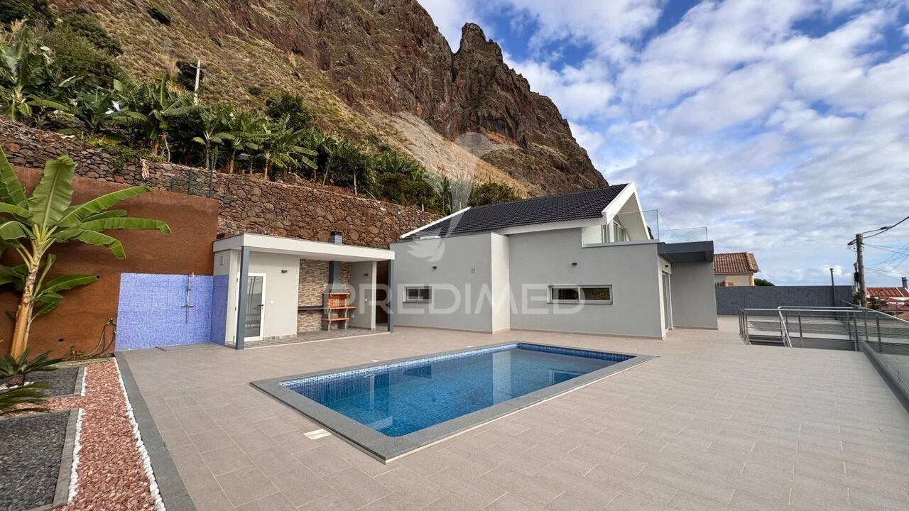 Moradia T4 para Venda em Paul do Mar Foto 4