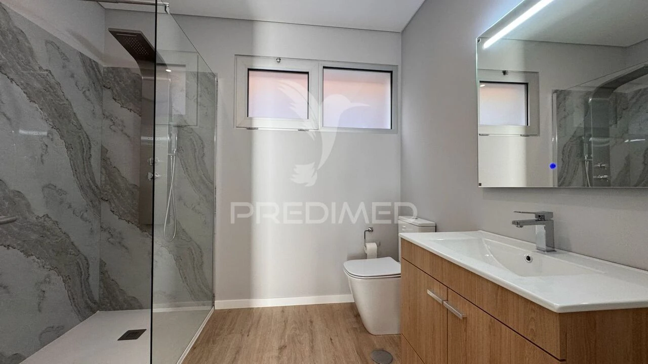 Moradia T4 para Venda em Paul do Mar Foto 17