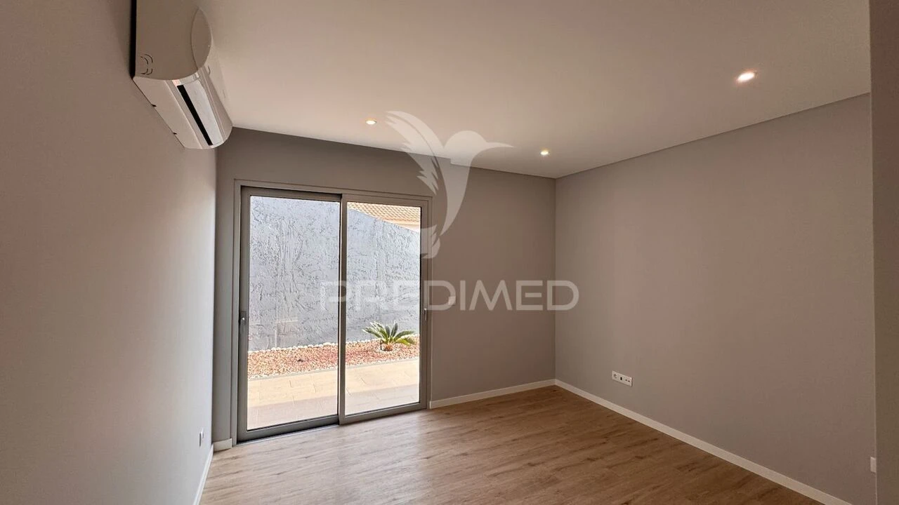 Moradia T4 para Venda em Paul do Mar Foto 20