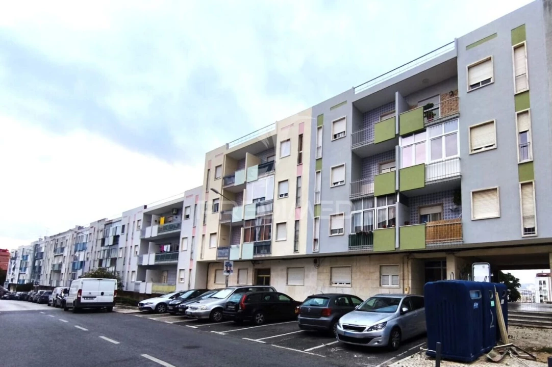 Apartamento T2 para Venda em Águas Livres Foto 1