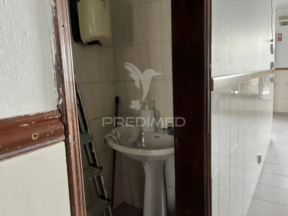 Loja para Arrendamento em Olhão Foto 12