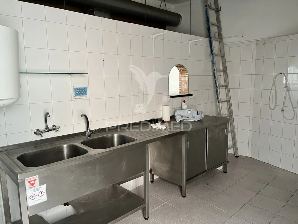 Loja para Arrendamento em Olhão Foto 9