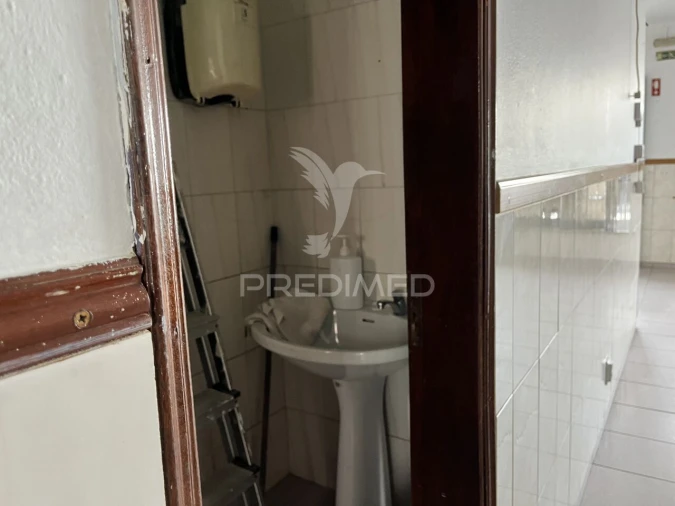 Loja para Arrendamento em Olhão Foto 12